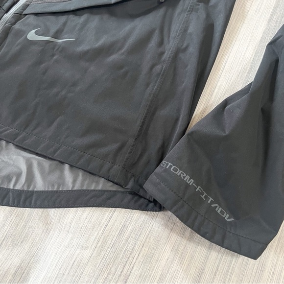 Nike Storm-FIT ADV Down-Fill Run Division Women's Black Running Jacket - Picture 6 of 16